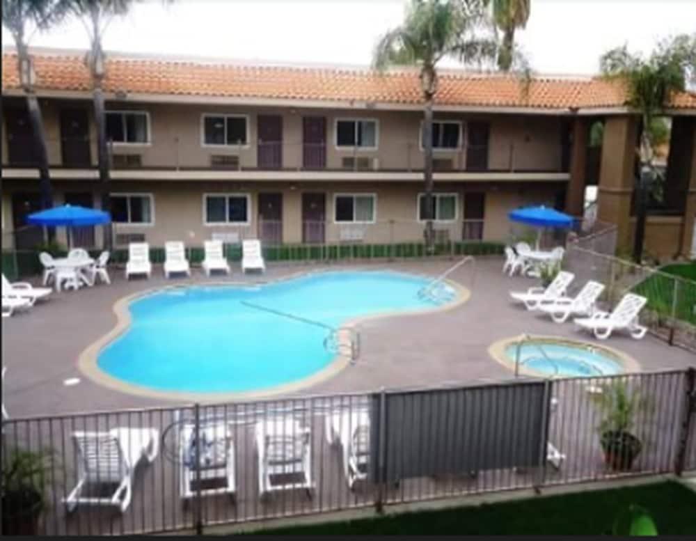 Travelodge By Wyndham Hemet Ca Facilities photo