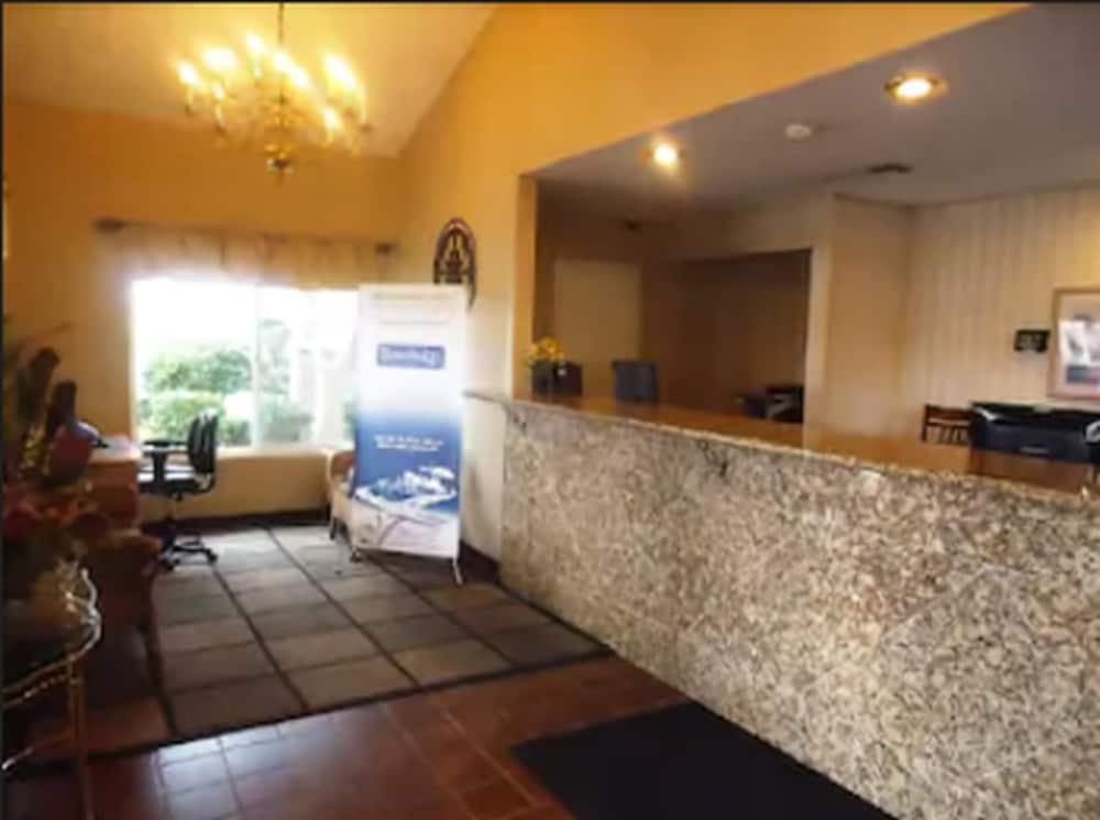 Travelodge By Wyndham Hemet Ca Interior photo